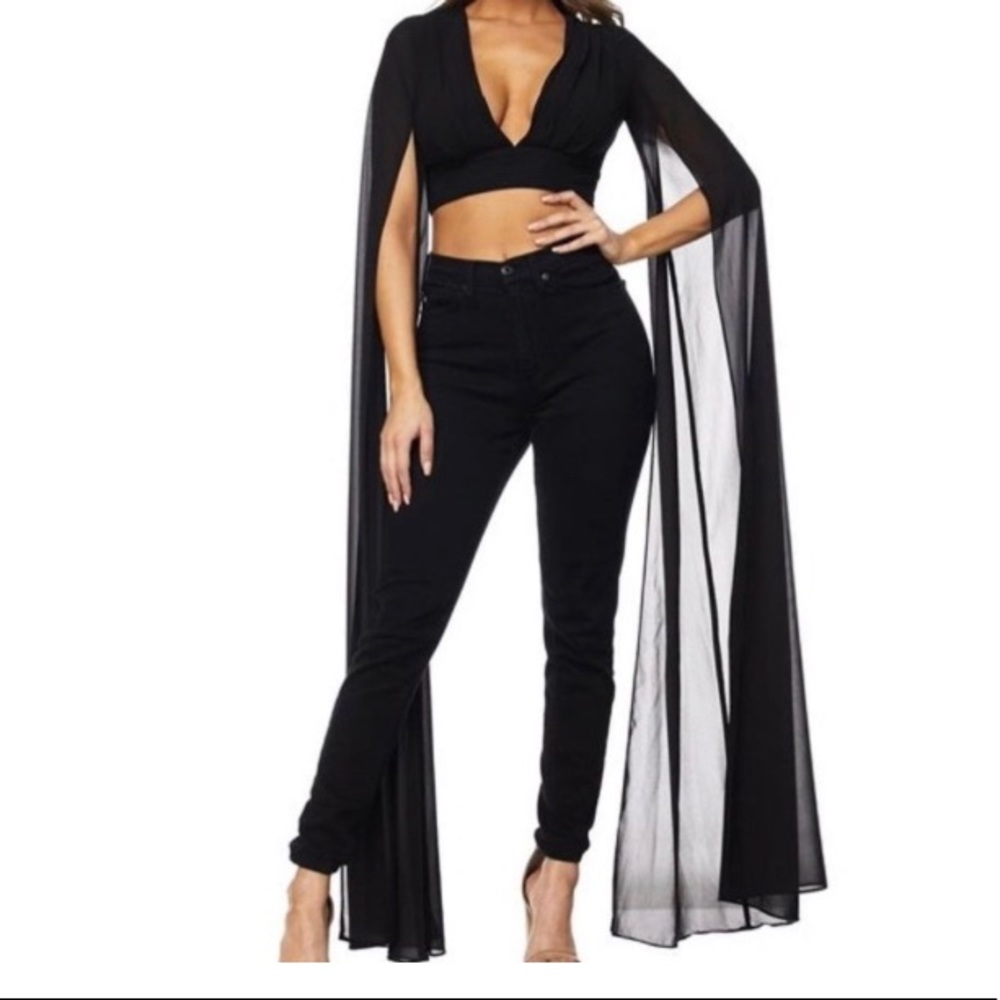 Long beautiful sleeve crop